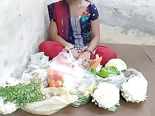 देसी लड़की ने सब्जी बेचते बेचते सब्जी खरीदने वाले से चुदाया Ten